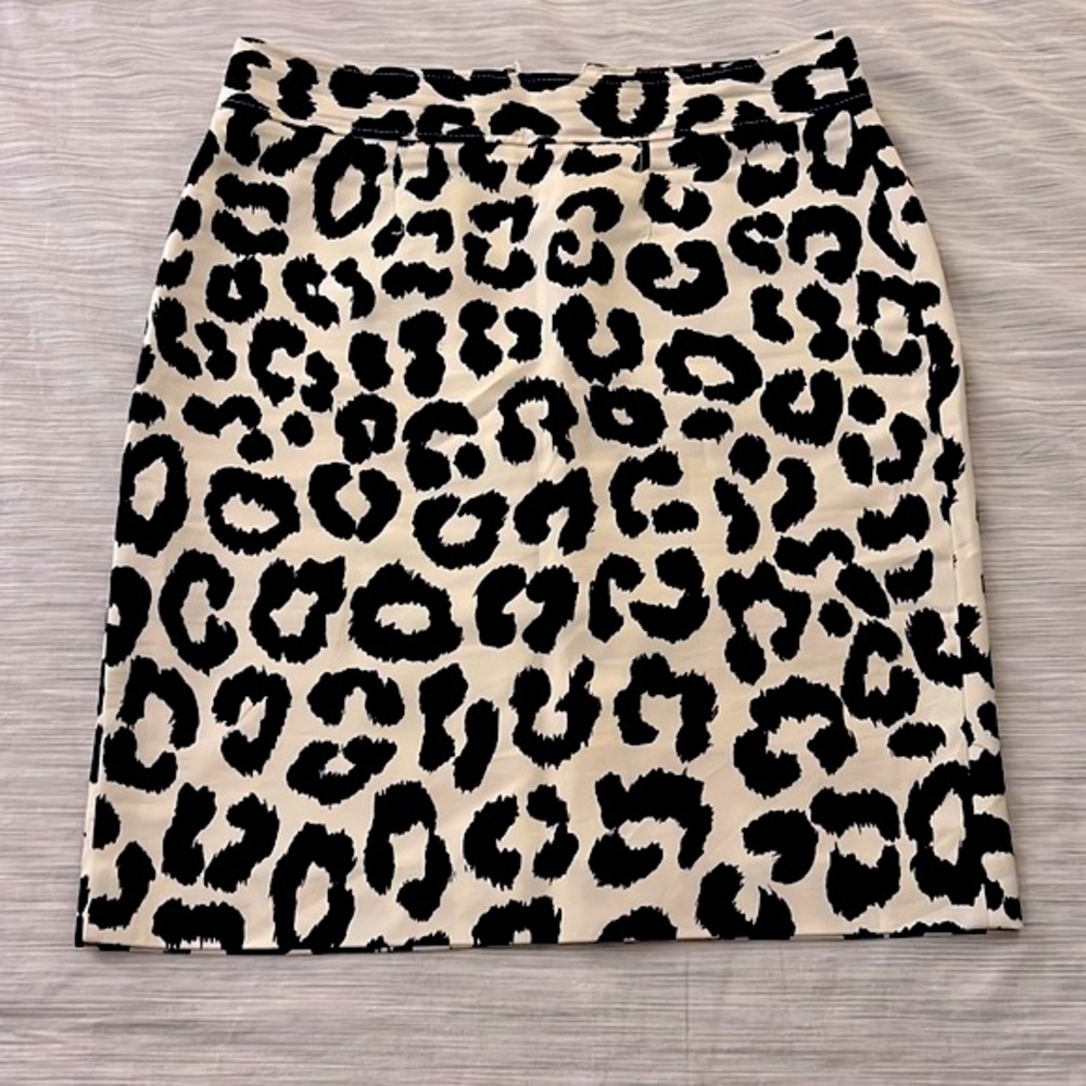 Ann Taylor Loft, knee length skirt, snow leopard print, size 6.